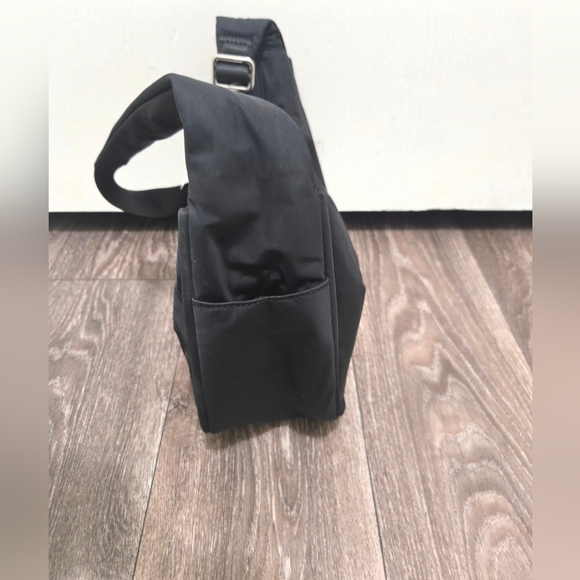 Lululemon City Essentials Shoulder Bag 4L Black NWT - Picture 5 of 15